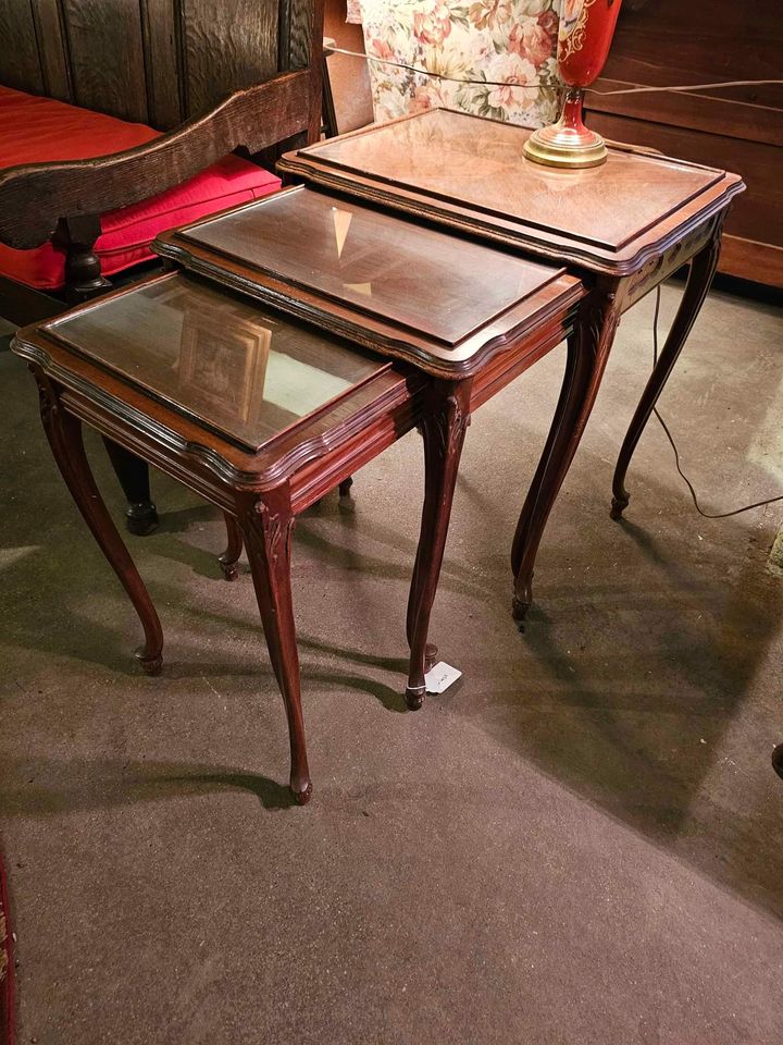 Three-piece Antique Nesting Tables Set