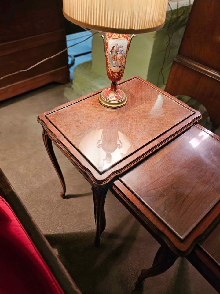 Three-piece Antique Nesting Tables Set