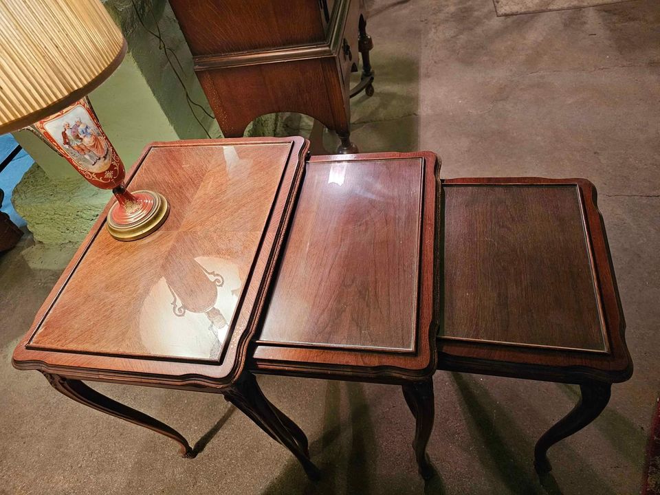 Three-piece Antique Nesting Tables Set