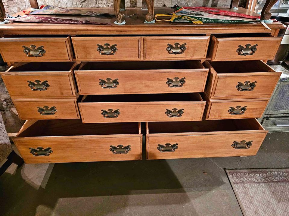 Taylor Jamestown 9 Drawer Dresser
