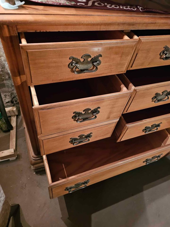 Taylor Jamestown 9 Drawer Dresser