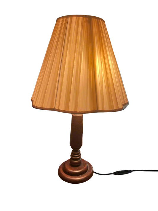 Wooden Table Lamp – Dual-Bulb Vintage Lighting