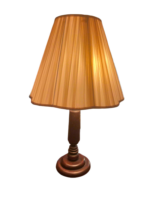 Wooden Table Lamp – Dual-Bulb Vintage Lighting