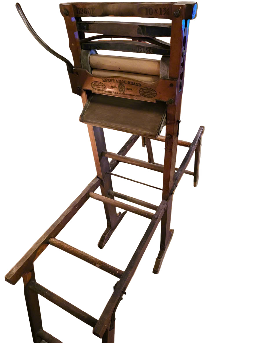Hand-Cranked Wringer & Drying Rack – Early 20th Century Horse Shoe Brand