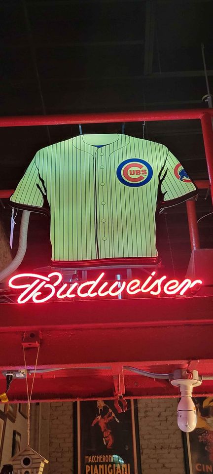 Budweiser Chicago Cubs Neon Sign – Vintage Beer & Baseball Light-Up Bar Display