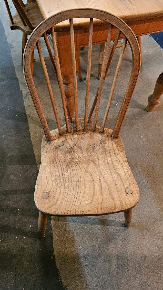 Amish Spindle Bow Back Chairs Set of Four