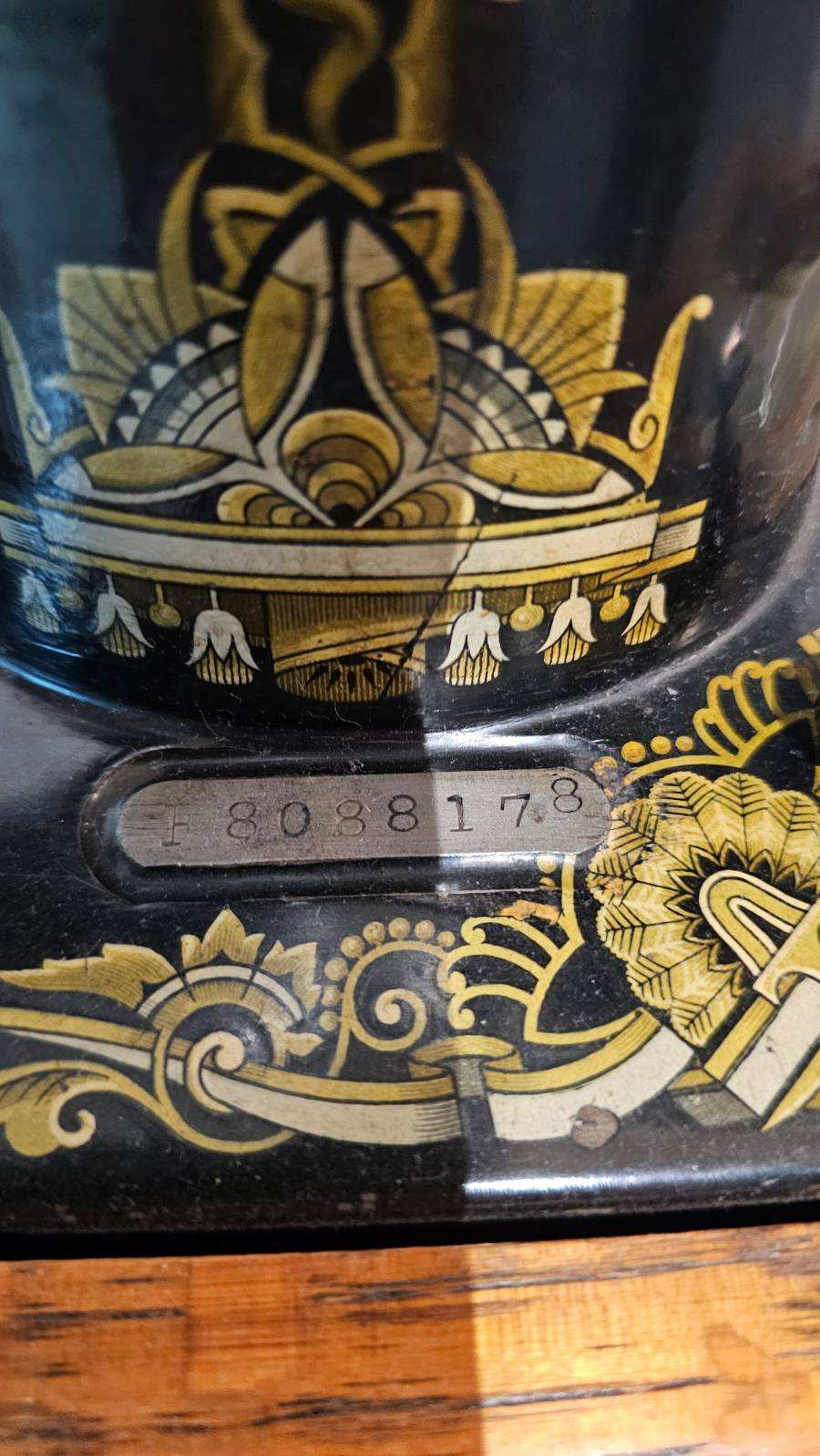 Traveling Hand Crank Sewing Machine – 1900s Portable Cast Iron Model with Wooden Case