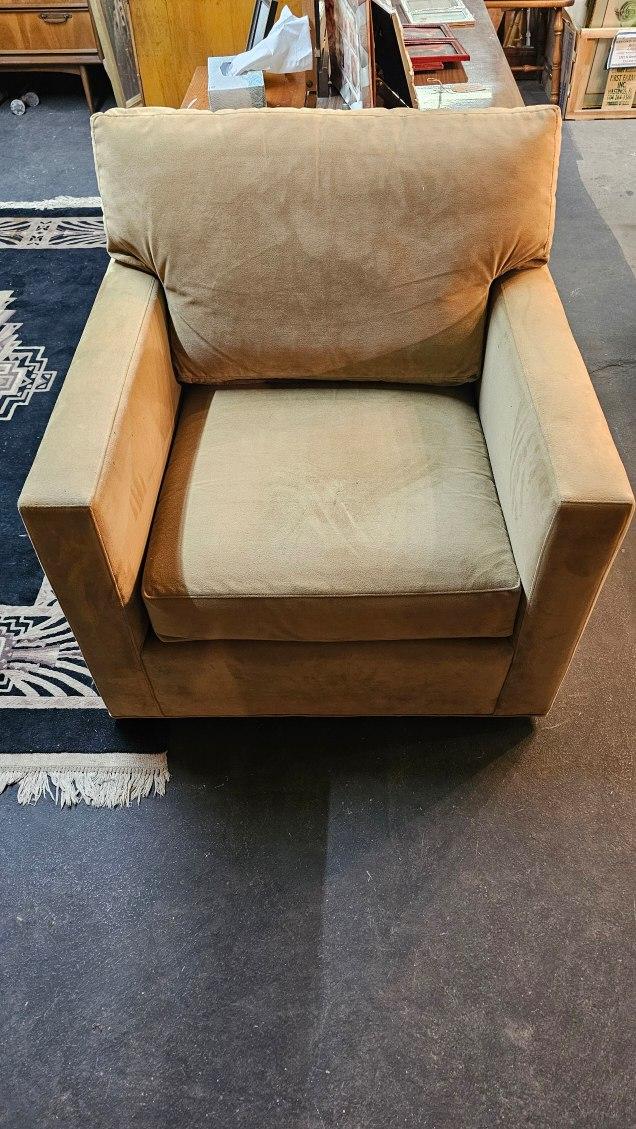 Contemporary, Comfortable Lounge Chair
