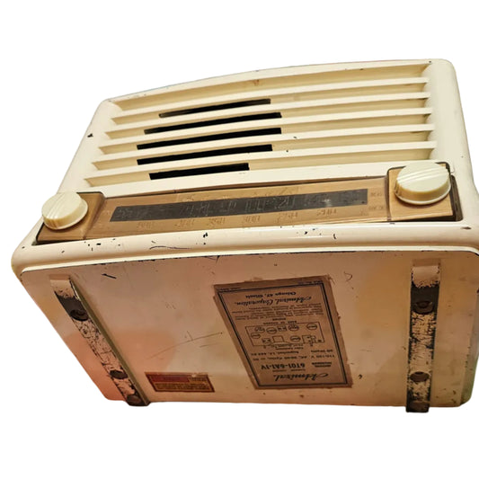 Admiral Ivory Bakelite Tabletop Tube Radio — Mid-Century AM Radio
