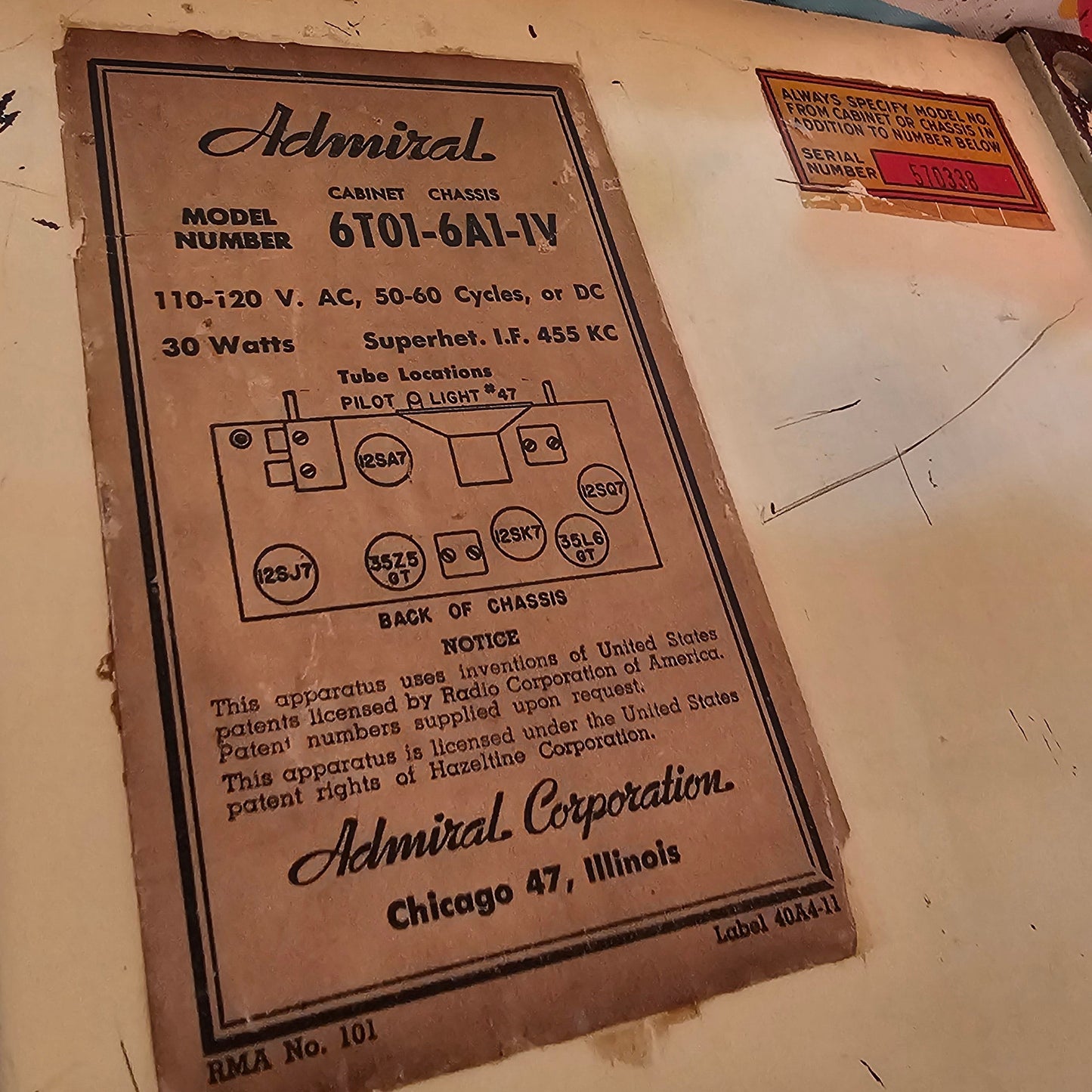 Admiral Ivory Bakelite Tabletop Tube Radio — Mid-Century AM Radio
