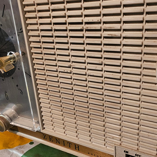 Zenith Automatic Frequency Control Clock Radio — Mid-Century AM/FM Tabletop Radio