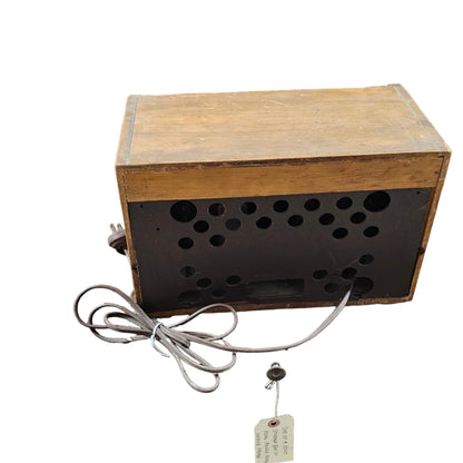 Detrola Wooden Tabletop Tube Radio