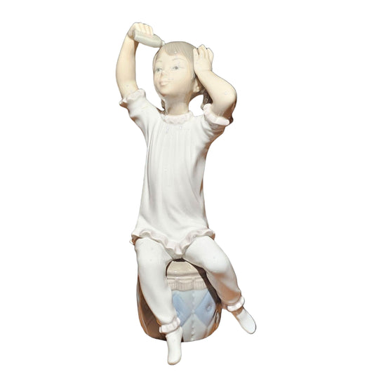 Lladro Porcelain “Girl Brushing Hair” Figurine – Gloss Finish, Spain