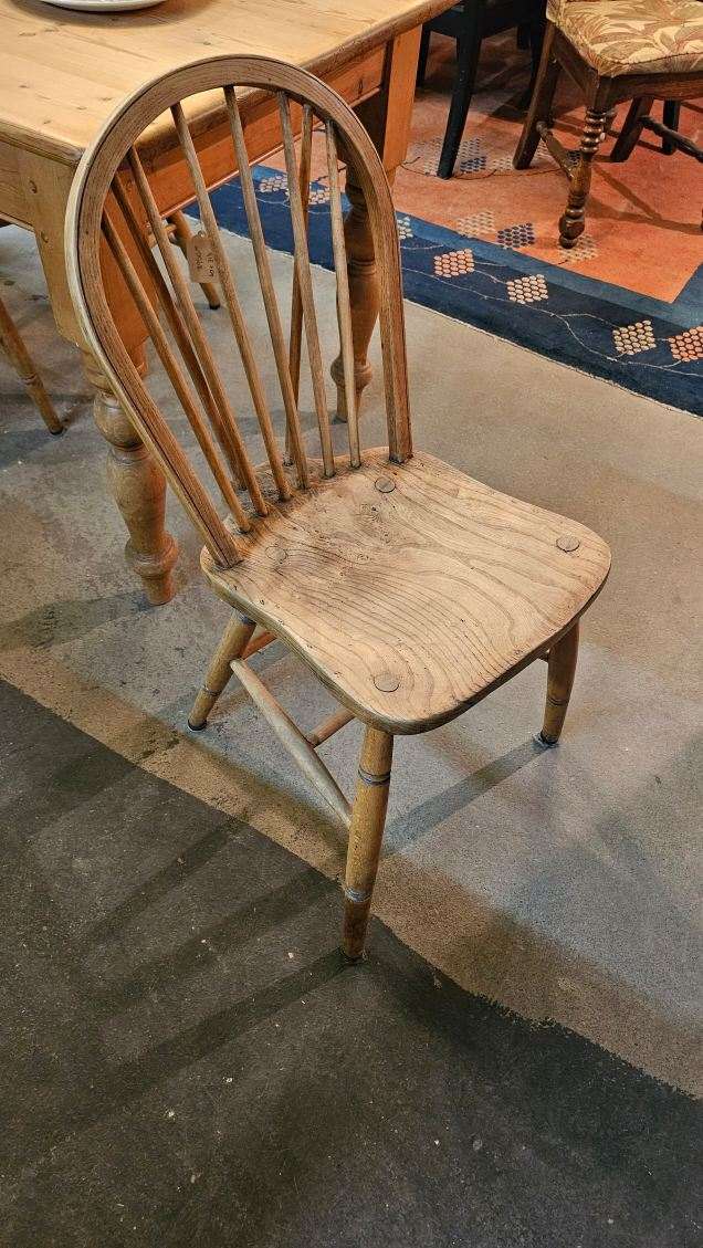Amish Spindle Bow Back Chairs Set of Four