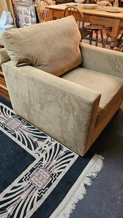 Contemporary, Comfortable Lounge Chair