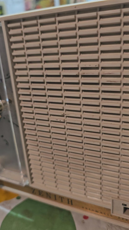 Zenith Automatic Frequency Control Clock Radio — Mid-Century AM/FM Tabletop Radio